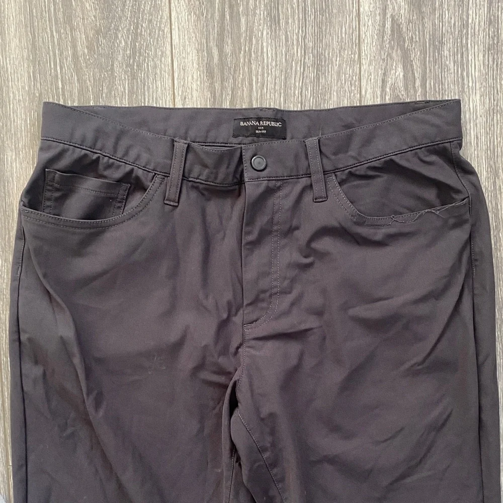 Banana Republic color dark